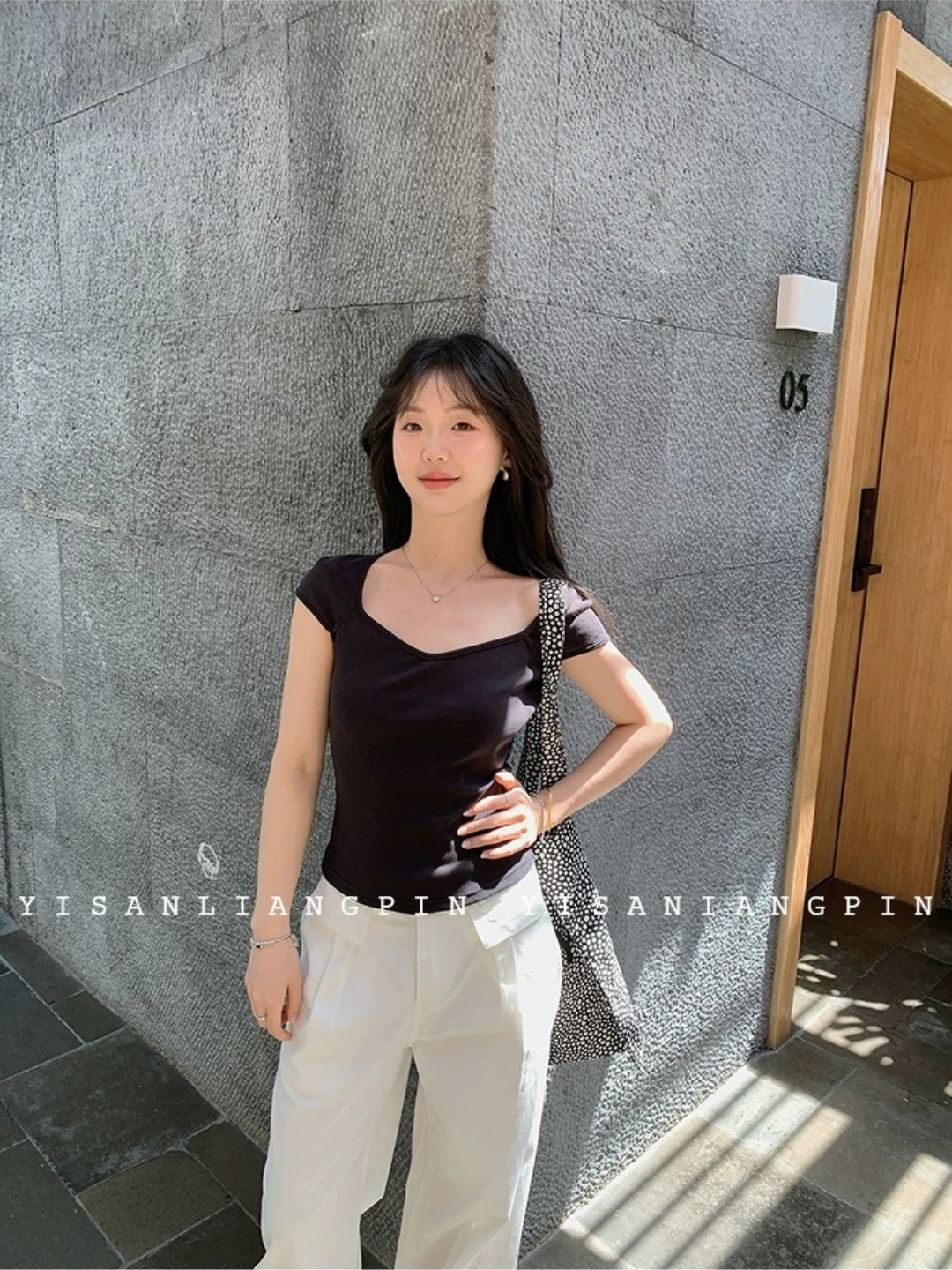 ホワイトタック ワイドストレートパンツ