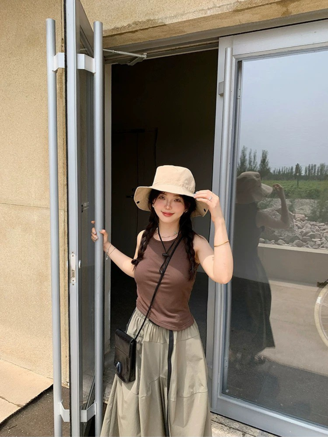 斜め裾チョコレートブラウンタンクトップ