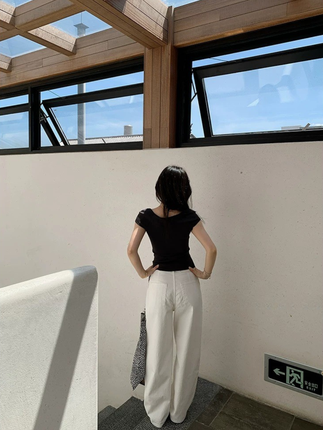 ホワイトタック ワイドストレートパンツ