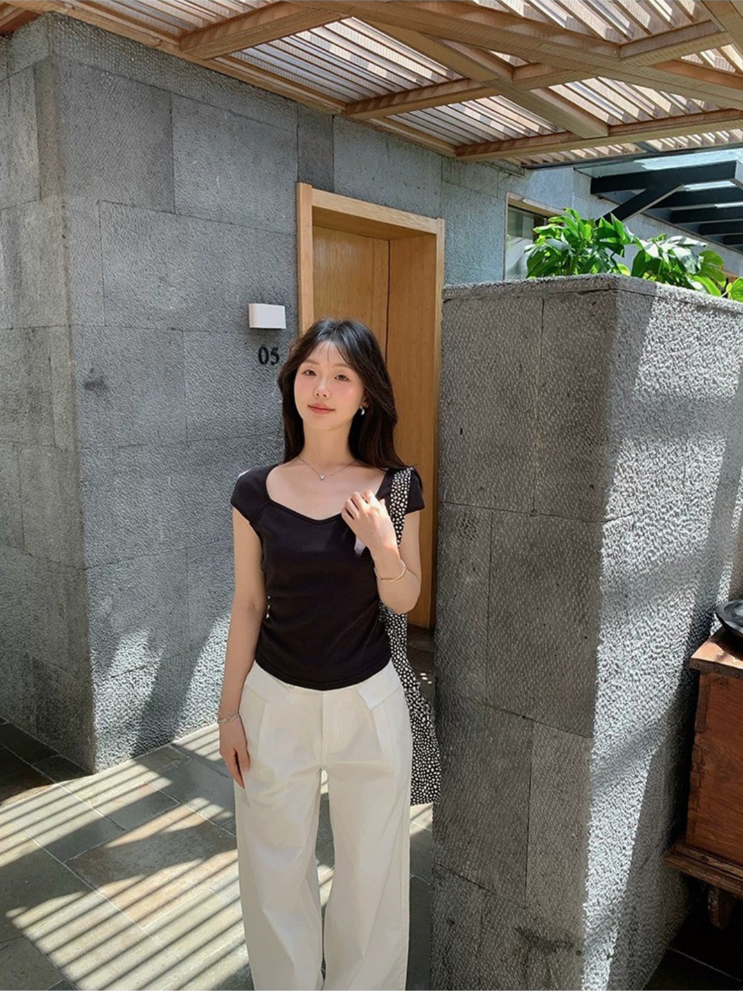 デコルテラインフィットTシャツ
