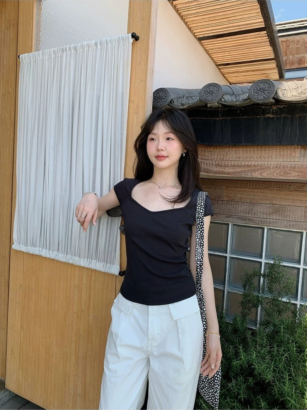 デコルテラインフィットTシャツ