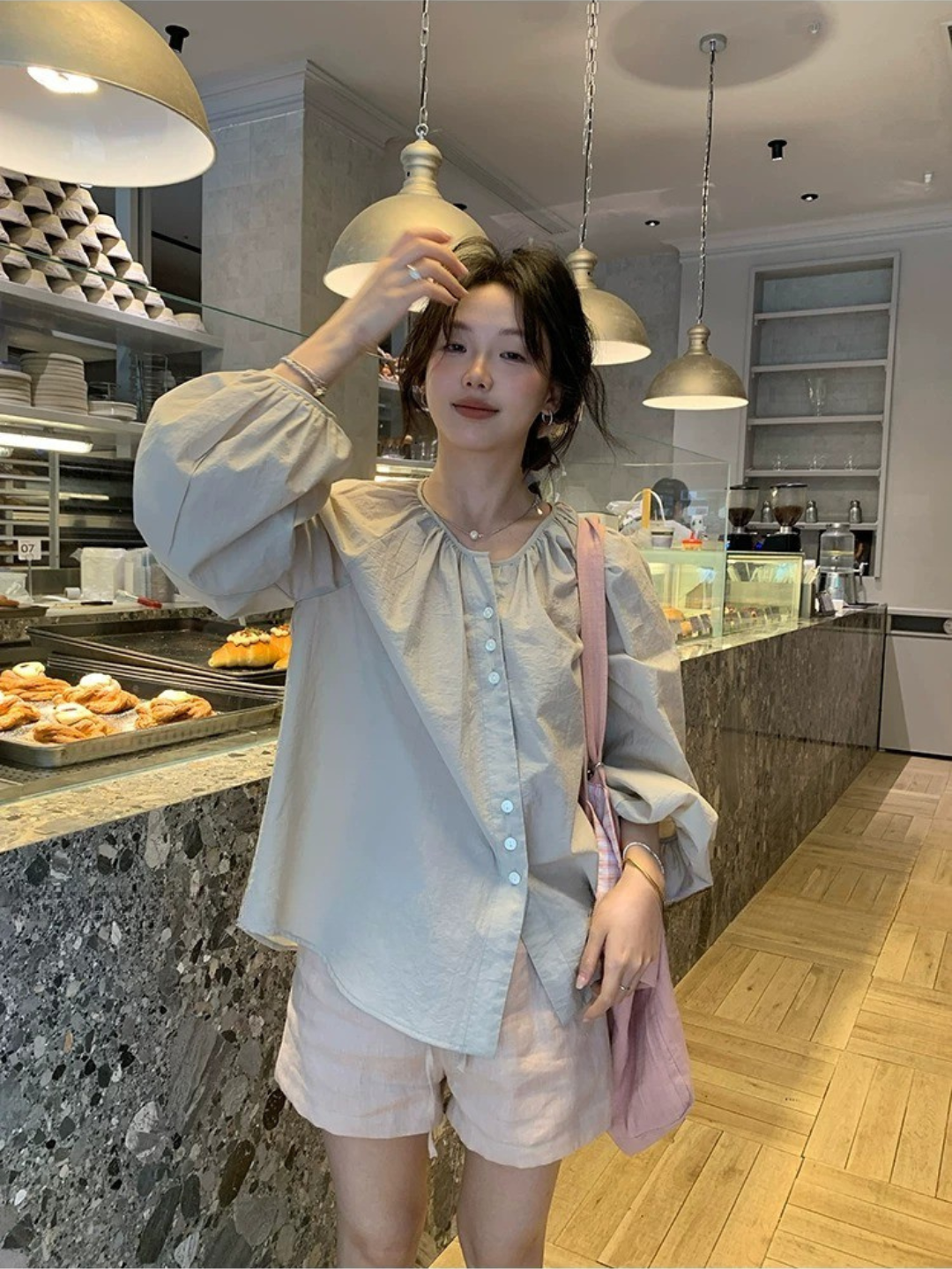 ギャザーランタンスリーブブラウス