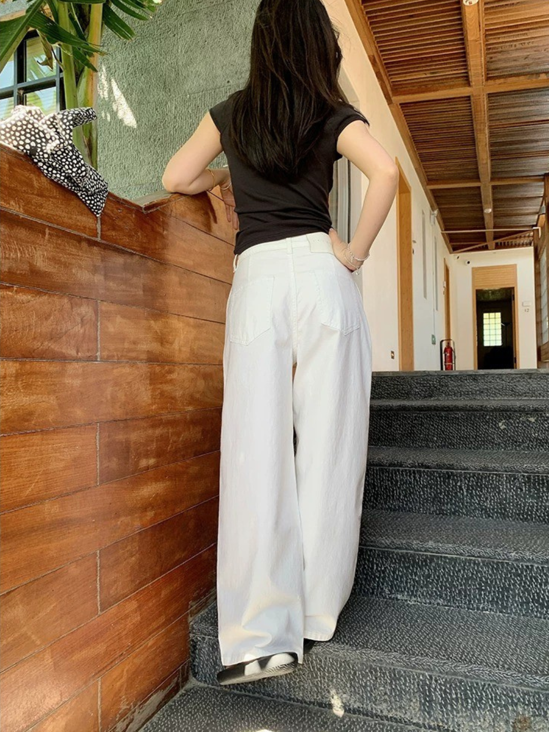 ホワイトタック ワイドストレートパンツ