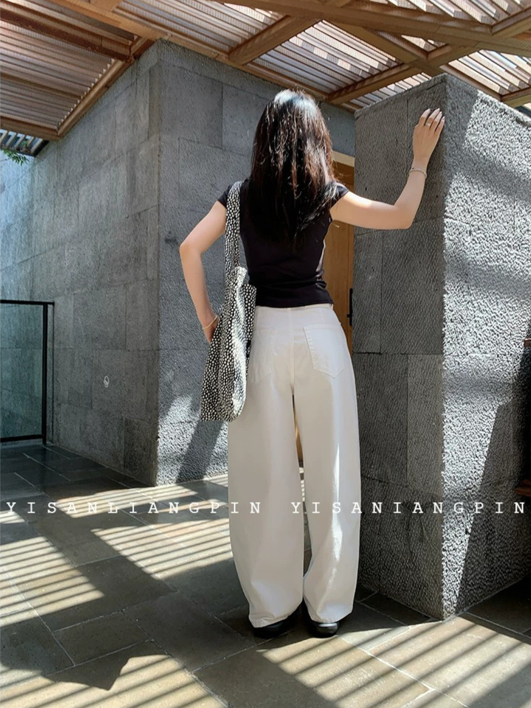 ホワイトタック ワイドストレートパンツ