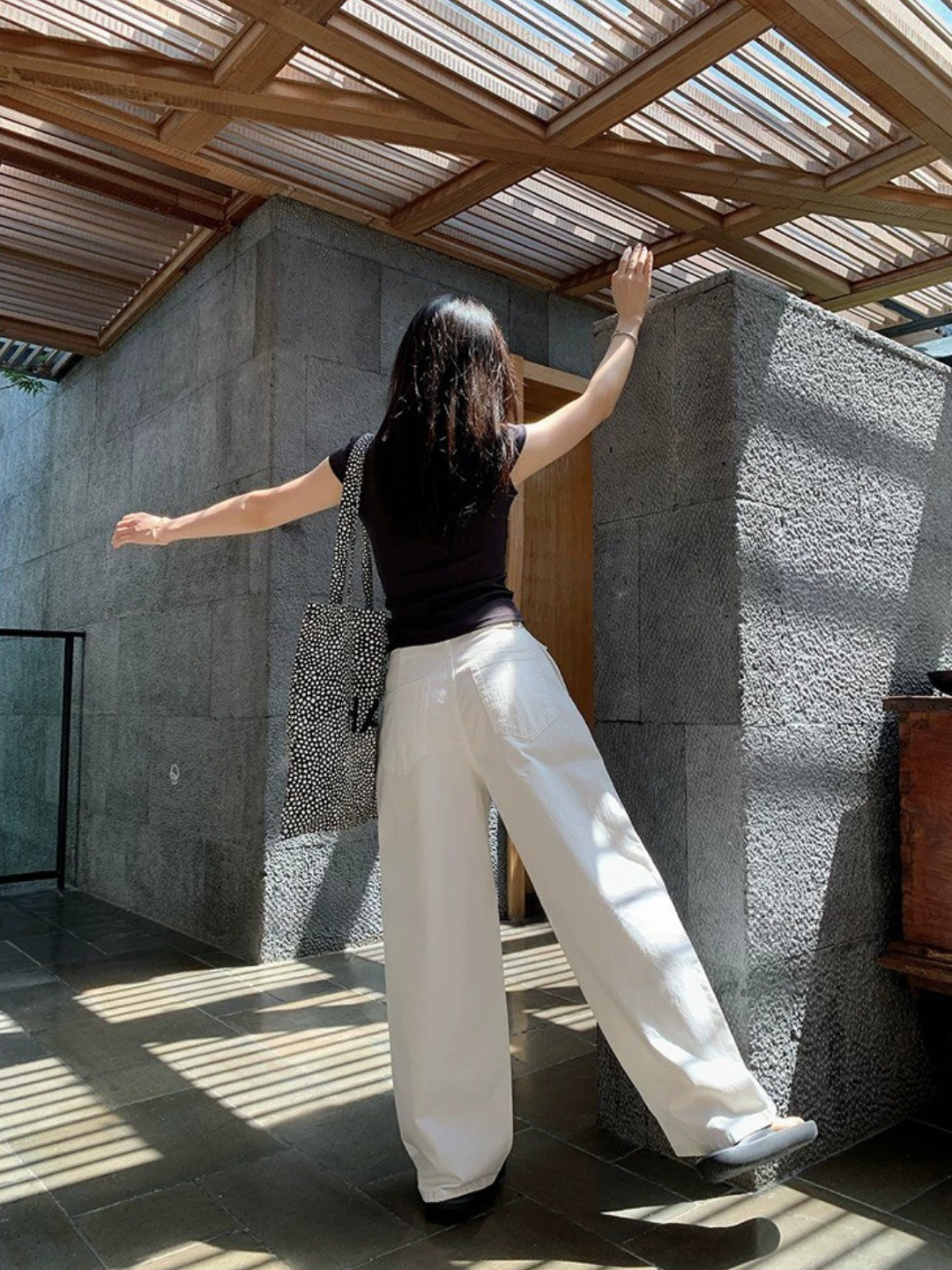 ホワイトタック ワイドストレートパンツ